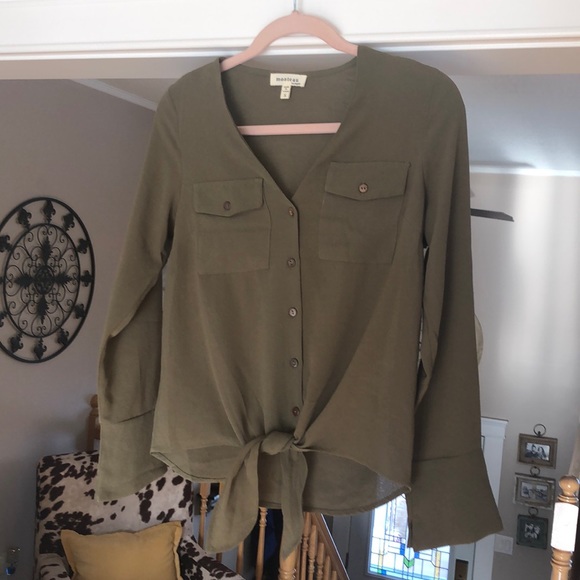 MONTEAU Button up tie-front top in olive green. Size Small. - Picture 1 of 9